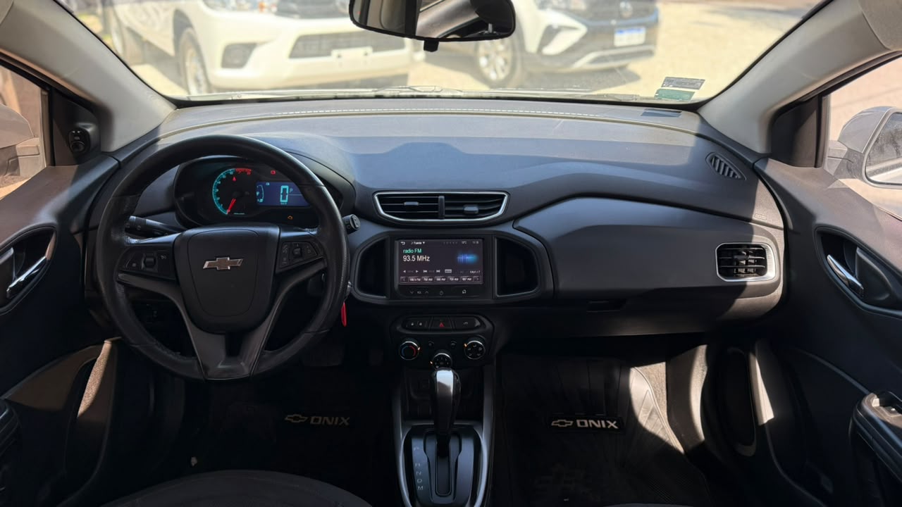 CHEVROLET - ONIX  LTZ  1.4  - AUTOMÁTICA - 2015